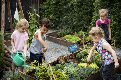 Jardiner avec les enfants au potager